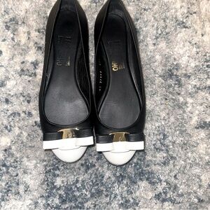 SALVATORE FERRAGAMO Black White Two- Tone Leather Varina Bow Ballet Flats 6.5M